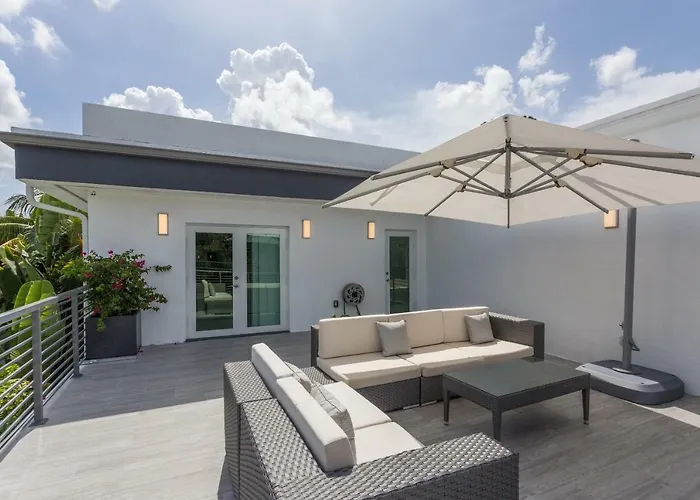 Casa Hermes Wilton Manor - Gay Guesthouse