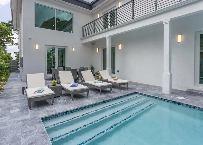Casa Hermes Wilton Manor - Gay Guesthouse