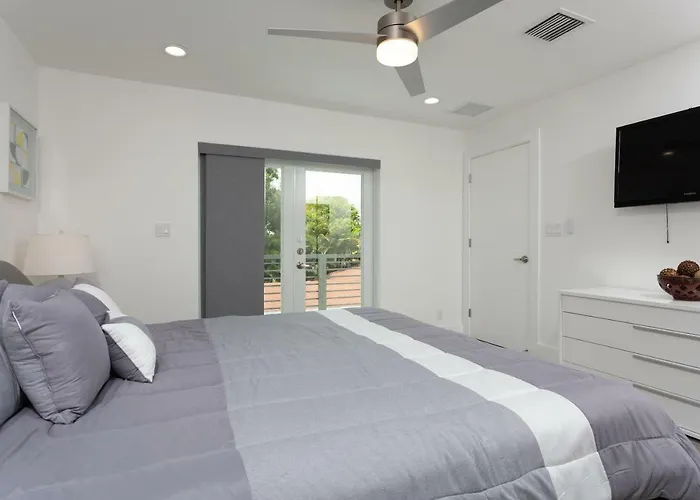 Casa Hermes Wilton Manor - Gay Guesthouse